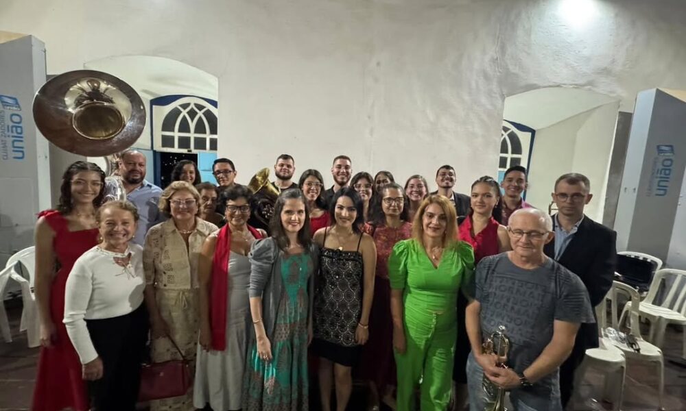 Vozes Centenárias: Coro do Rosário abre novena em Pirenópolis - Registro do Coro e Orquestra Nossa Senhora do Rosario apos a Santa Missa do Galo na Igreja Matri