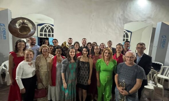 Vozes Centenárias: Coro do Rosário abre novena em Pirenópolis - Registro do Coro e Orquestra Nossa Senhora do Rosario apos a Santa Missa do Galo na Igreja Matri