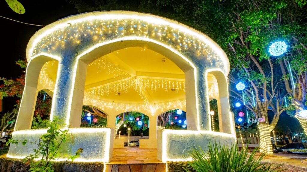 Pirenópolis se Ilumina para o Natal 2025 com Montagem Iniciada em Outubro - 32c05d81 natal do cerrado em pirenopolis promete extensa programacao foto prefeitura de pirenopolis 2 1200x675 1