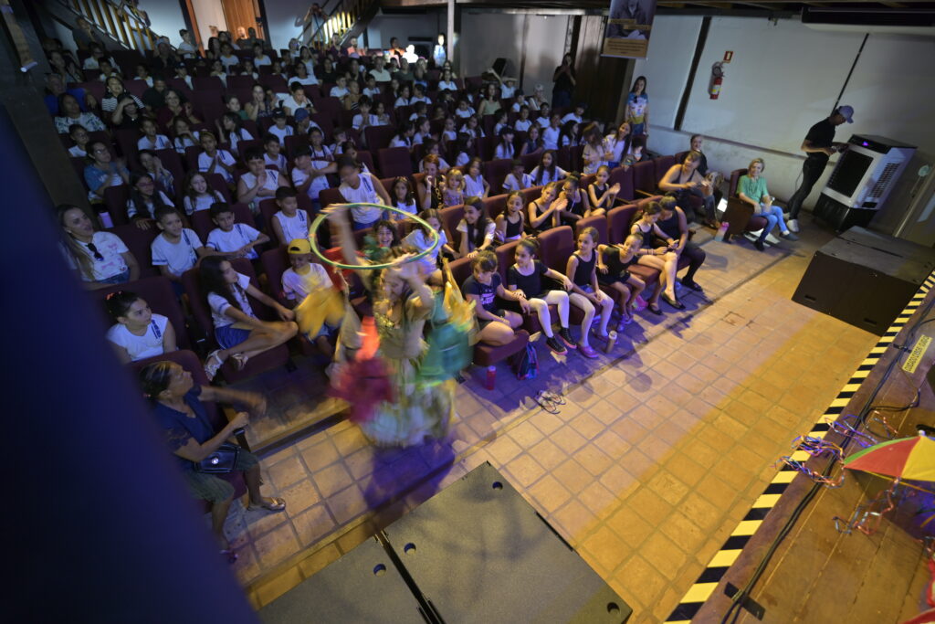 Debora de Sá prova força do teatro brasileiro com 'Maria Grampinho' - Copia de Z729091