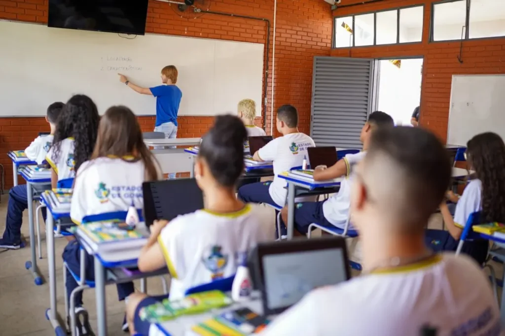 Goiás Convocará 1.391 Novos Professores para Rede Estadual - Governo de Goias convoca aprovados em concurso publico da educacao
