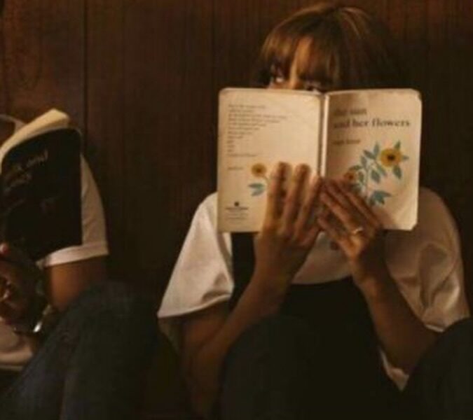 Gabriela Coelho abre mostra “Mulheres nas Labaredas de Si” - Mulheres nas labaredas de Si e uma antologia de cronicas e uma exposicao de arte com multimidia. 2 1