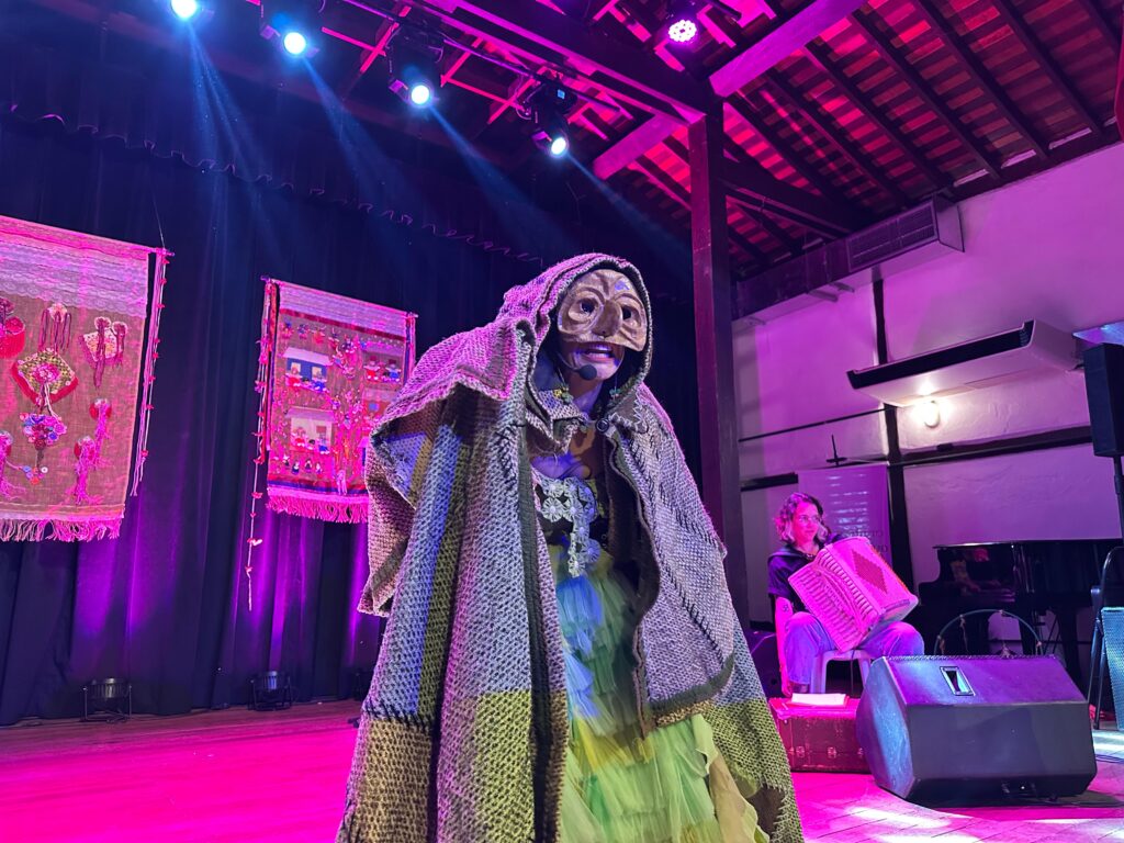 Débora de Sá lota 1º dia do Guardiões da Arte - WhatsApp Image 2025 10 09 at 14.54.12