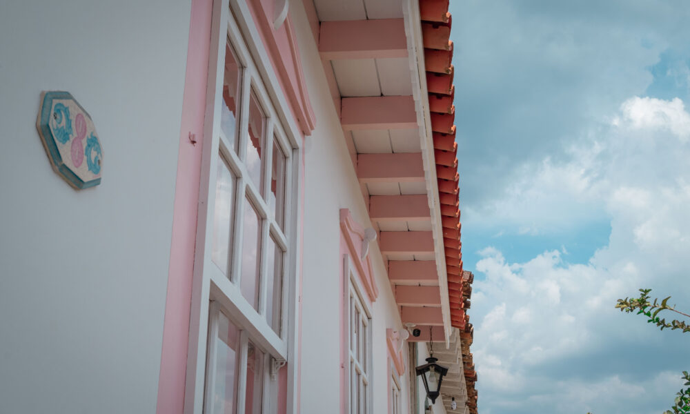 Janelas de Pirenópolis: Beleza e História na Arquitetura - YAN8538