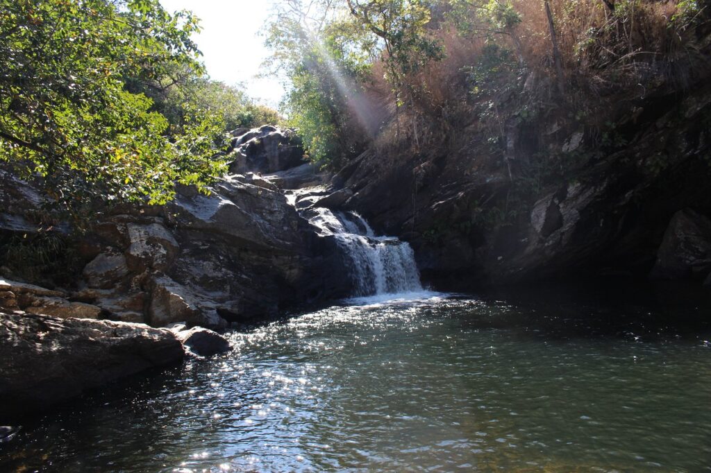 10 cachoeiras incríveis para conhecer em Pirenópolis - cachoeira da meia lua