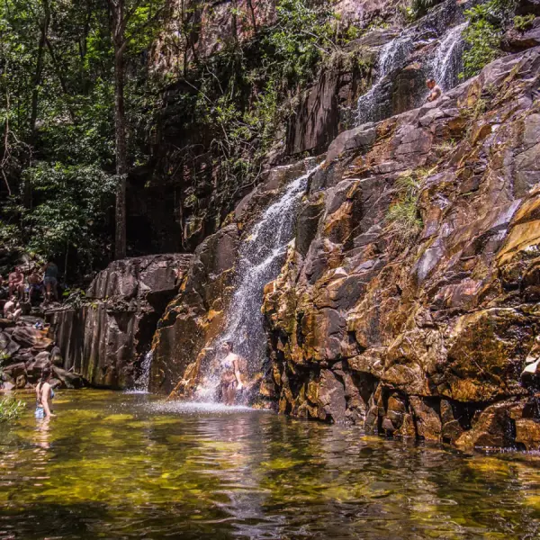 10 cachoeiras incríveis para conhecer em Pirenópolis - cachoeiras dos dragoes promocao informacoes importantes cachoeiras dos dragoes em pirenopolis 66c52b6041038 0