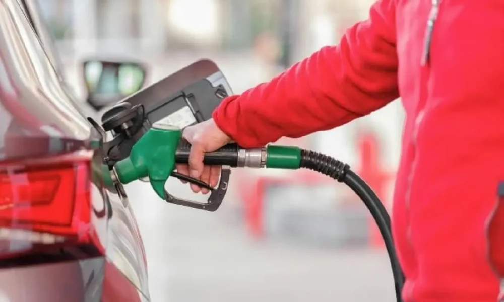 Gasolina Mais Barata: Petrobras Reduz Preço em 4,9% - gasolina mais barata petrobras reduz preco em 4 9 e gera expectativa para o consumidor e68b2 1450x960 1