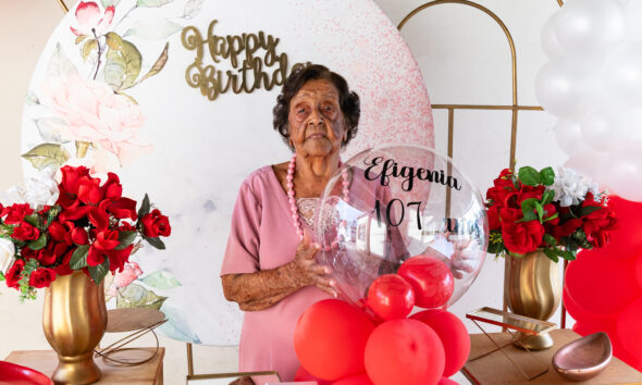 Dona Efigênia celebra 107 anos de vida e leveza em Pirenópolis