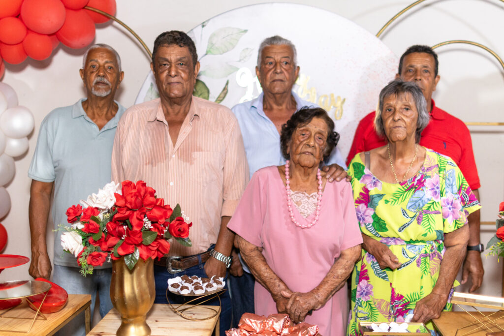 Dona Efigênia celebra 107 anos de vida e leveza em Pirenópolis