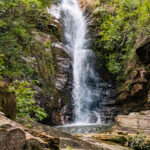 Os 10 benefícios de banho de cachoeira em Pirenópolis
