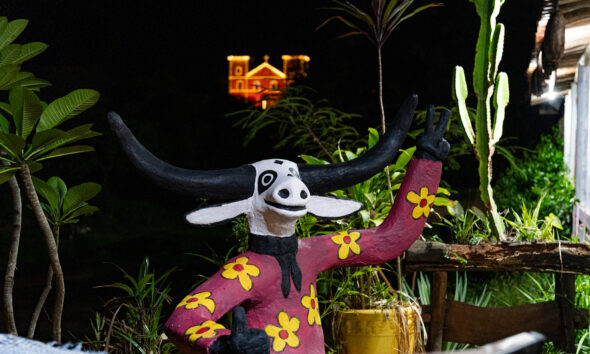 Curucucu e Matriz iluminada na noite de Pirenópolis