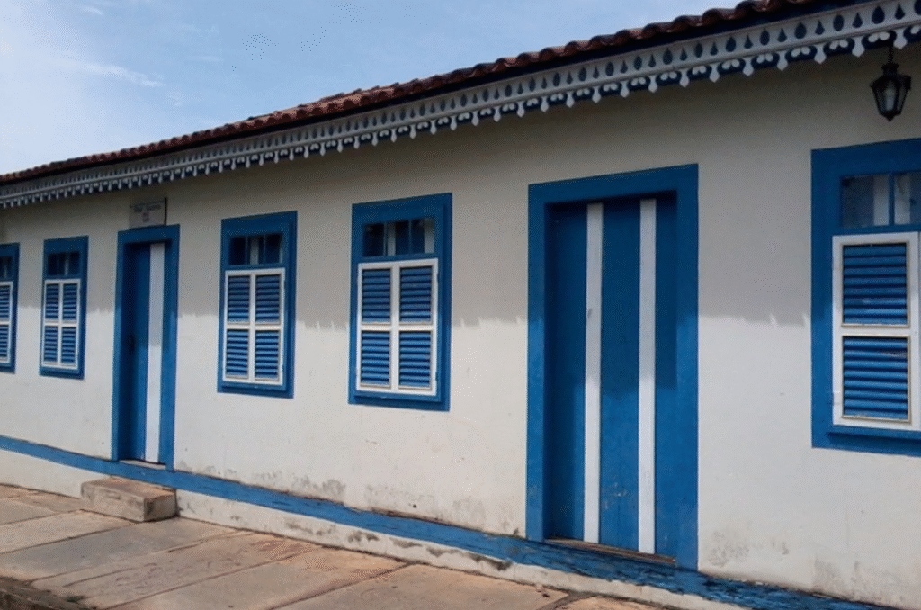 Porta colonial em Pirenópolis revela traço da arquitetura histórica