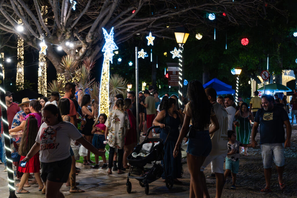 Caravana da Coca-Cola ilumina Pirenópolis e encanta o público