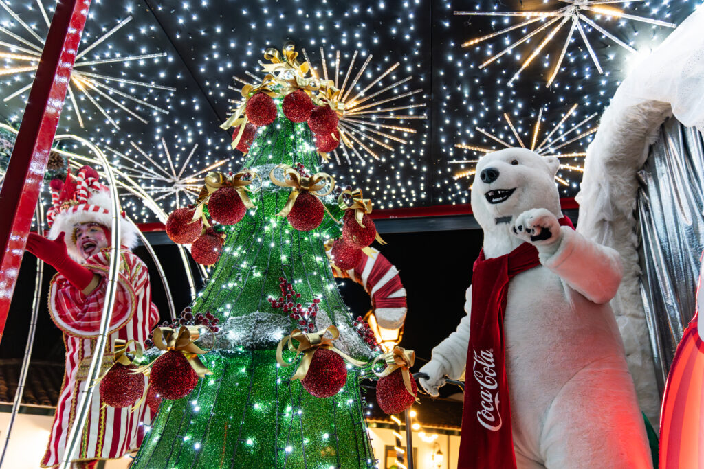 Caravana da Coca-Cola ilumina Pirenópolis e encanta o público