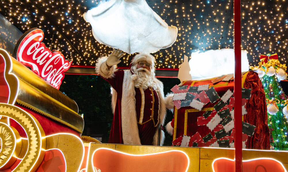 Caravana da Coca-Cola ilumina Pirenópolis e encanta o público