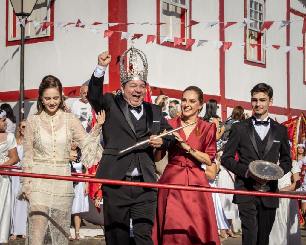 Cultura e Folclore em Pirenópolis - imperador festa do divino pirenopolis