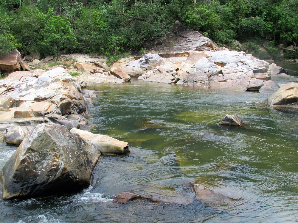 Balneário Praia Grande: lazer, rio e natureza em Piri - piscinas naturais