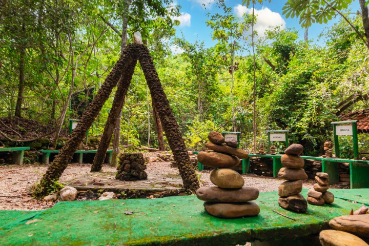 Refúgio Avalon: natureza, lazer e hospedagem a 5 km do centro - refugioavalon praca da reflexao 067 2