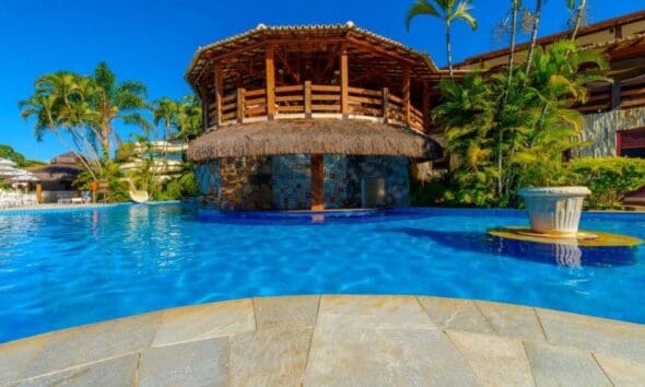 Pousada dos Pireneus celebra 35 anos com homenagem a Mércia Crema