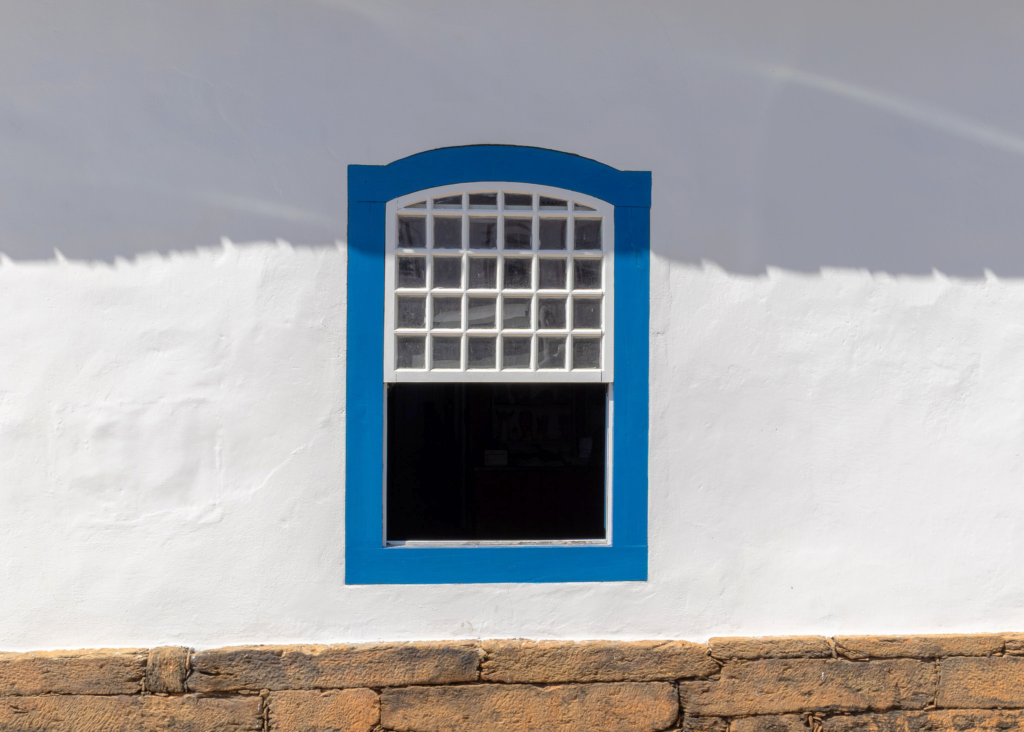 Janela azul da Igreja Matriz preserva a arquitetura de Pirenópolis - 59