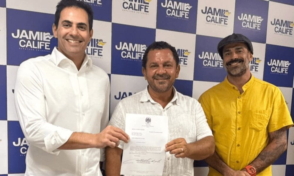 APAE Pirenópolis recebe veículo com apoio parlamentar