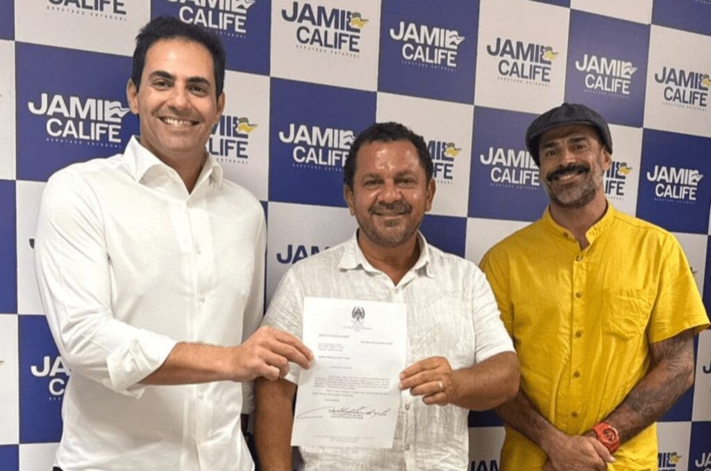 APAE Pirenópolis recebe veículo com apoio parlamentar