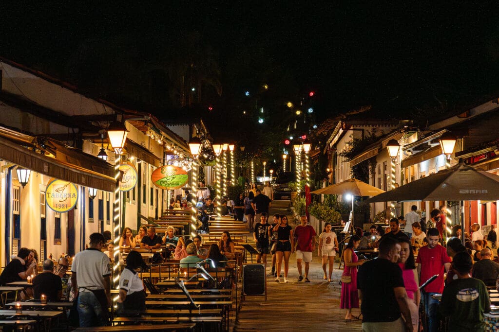 Pirenópolis mantém clima natalino com luzes e encanto urbano - Pirenopolis mantem clima natalino com luzes e encanto urbano 3