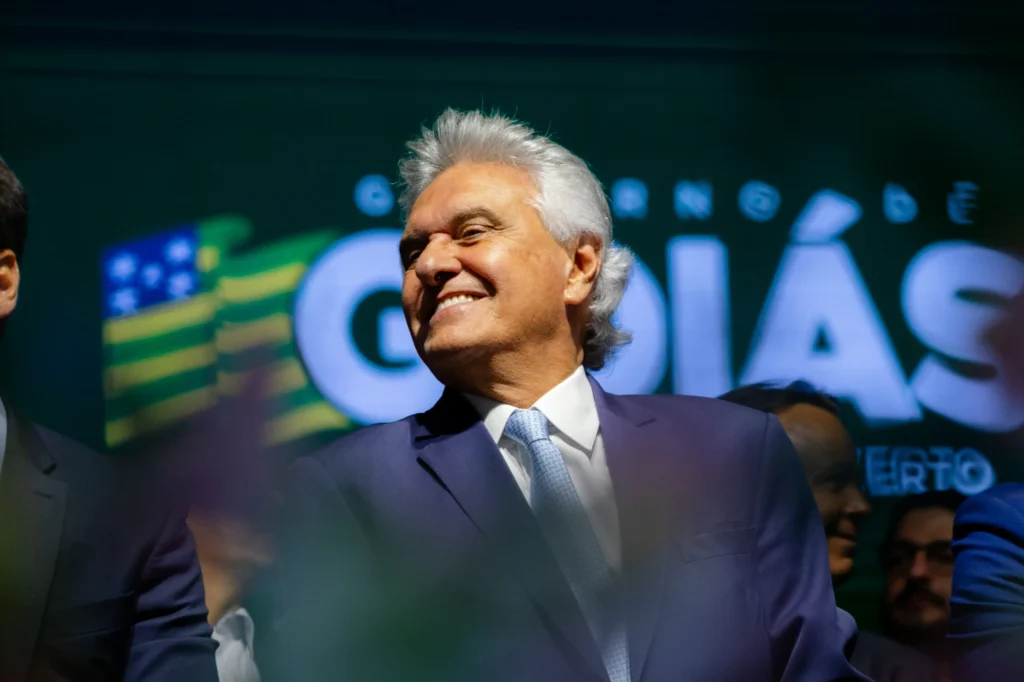 Caiado atinge 80% de aprovação e lidera avaliação entre governadores