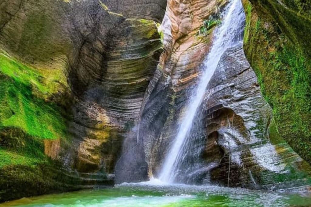 5 cachoeiras de Pirenópolis perto do Centro e com acesso fácil - 5 cachoeiras de Pirenopolis perto do Centro e com acesso facil 1 1