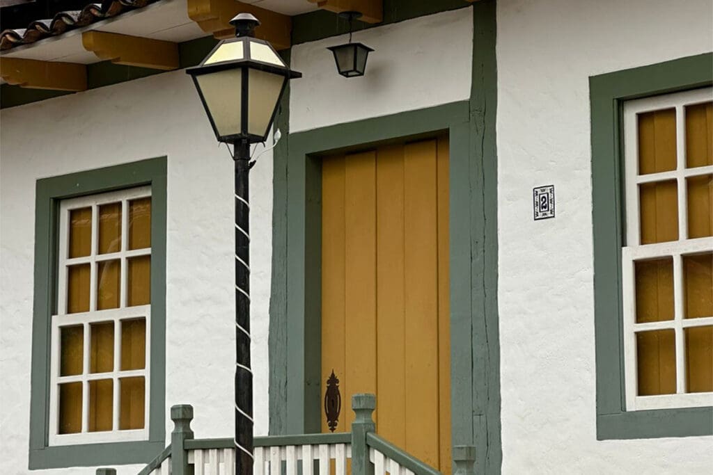 Casarão colonial em Pirenópolis: detalhes e adornos históricos