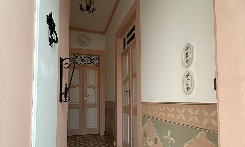 Casarão colonial revela detalhes e adornos da arquitetura de Pirenópolis