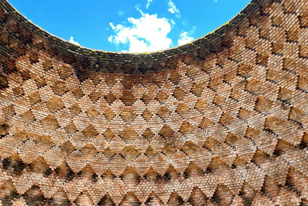 Domo do IPEC se destaca na paisagem natural de Pirenópolis