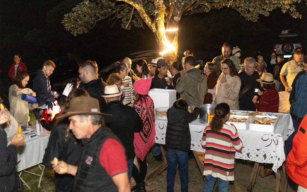 Duilia de Oliveira conduz a centésima Romaria dos Pireneus - Duilia de Oliveira conduz a centesima Romaria dos Pireneus 6