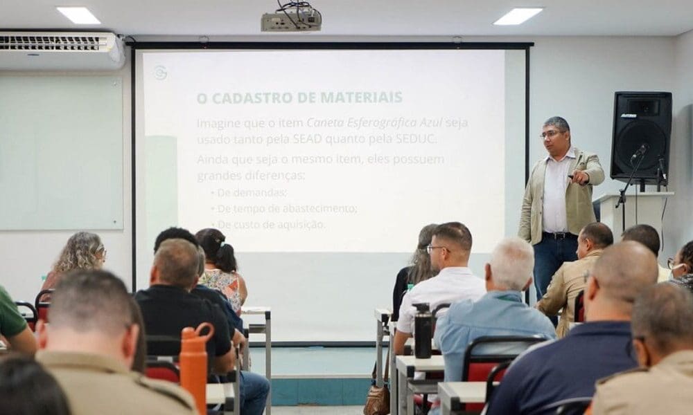 Edital oferece R$ 4,1 mi em bolsas para servidores de Goiás - Edital oferece R 41 mi em bolsas para servidores de Goias