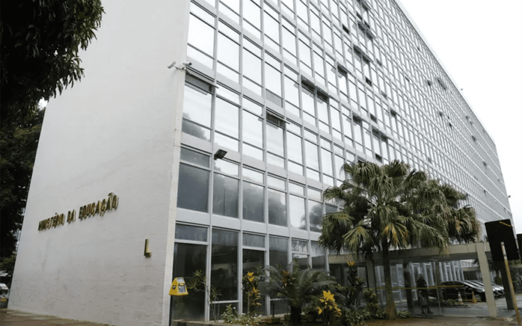 Governo cria ambiente virtual para formação de professores: uma revolução na educação