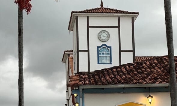 Igreja Matriz de Pirenópolis em dia nublado no Centro Histórico 6 Igreja Matriz de Pirenópolis em dia nublado no Centro Histórico - Igreja Matriz de Pirenopolis em dia nublado no Centro HistoricoAPAE de Pire