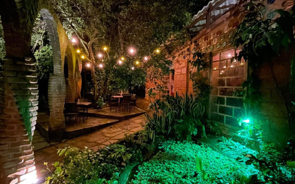 Muzza Jazz Clube: jazz, gastronomia e natureza em Pirenópolis - Muzza Jazz Clube jazz gastronomia e natureza em PirenopolisPousada Ikab 1