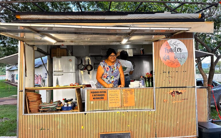 Trailer da Vila conquista público com pastéis artesanais em Pirenópolis