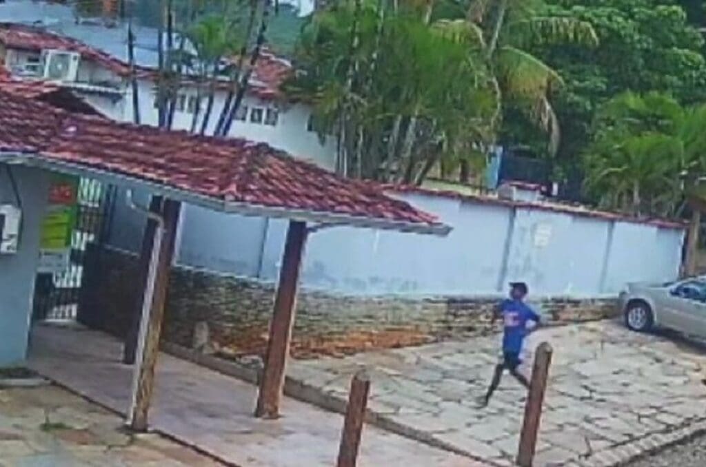 Homem invade e furta CAPS em Pirenópolis: Assista ao vídeo e entenda o caso
