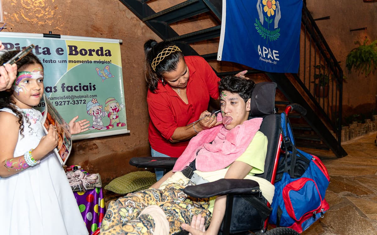APAE Pirenópolis promove encontro com crianças na Casa Russo