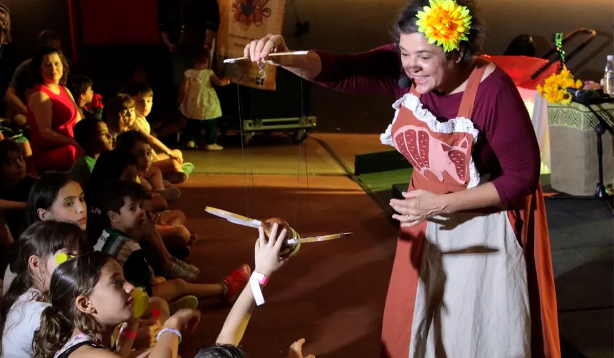 Camerata Caipira se apresenta no teatro em Pirenópolis