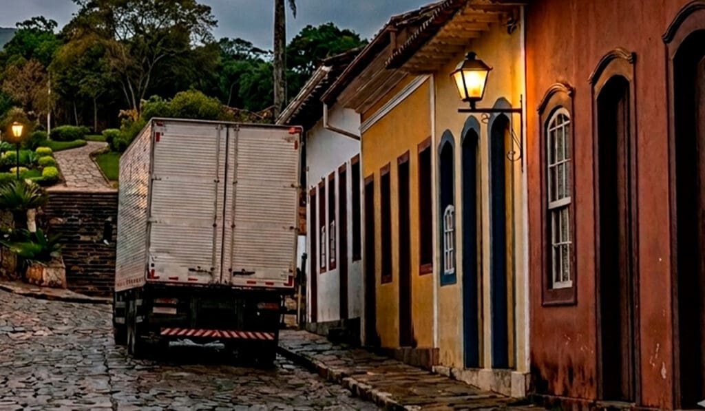 Caminhões no centro histórico: o que está em risco?