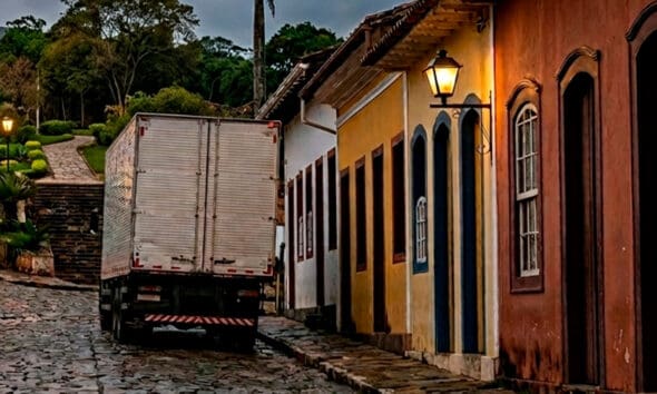 Caminhões no centro histórico: o que está em risco?