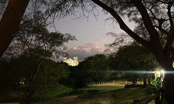 Igreja Matriz em Pirenopolis vista da Meia Ponte
