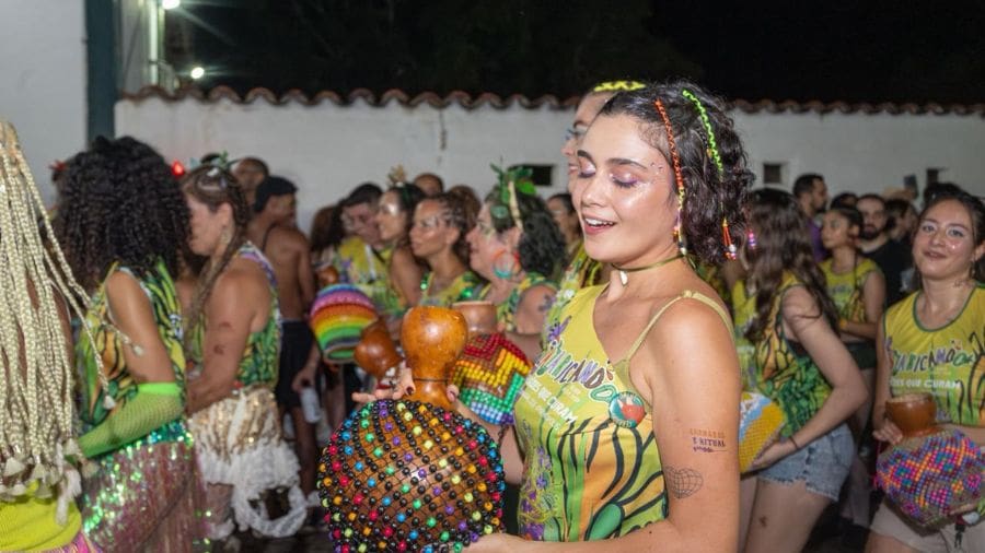 A cidade de Pirenópolis segue pulsando com atividades ao longo de todo o domingo.