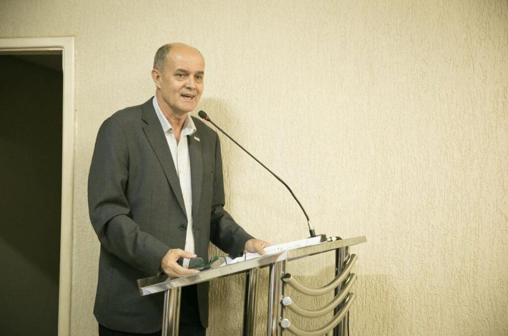Na manh&atilde; desta quinta-feira (12), o prefeito de Itumbiara, Dione Ara&uacute;jo, sofreu um infarto ap&oacute;s receber a not&iacute;cia sobre o ocorrido