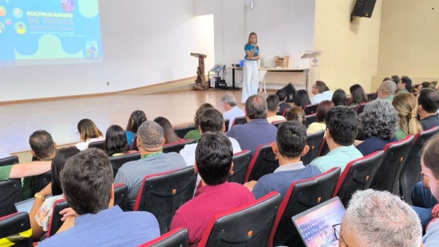 Os conteúdos foram conduzidos por especialistas convidados