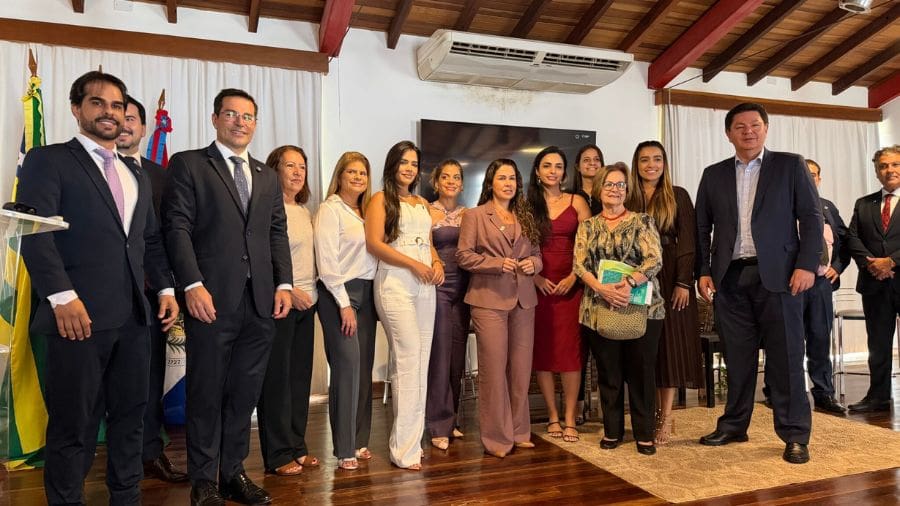 A entrega do documento ocorreu na manhã de 25 de fevereiro e reuniu representantes da advocacia, do poder público e da sociedade civil