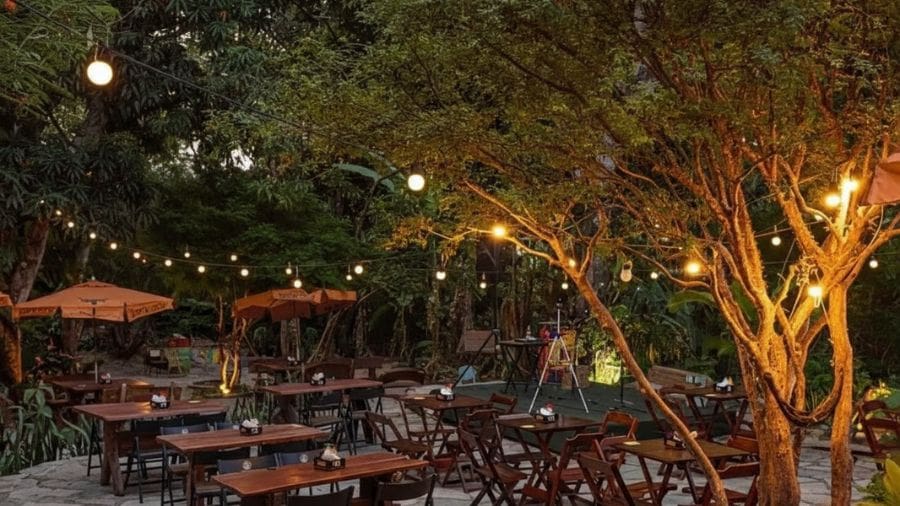 Para quem viaja sozinho ou com amigos, os roteiros em Pirenópolis oferecem o equilíbrio perfeito entre aventura e socialização