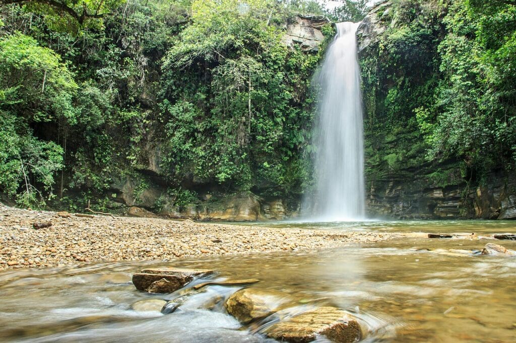 Cachoeira do Abade Encanta com Sua Beleza Natural em Goiás